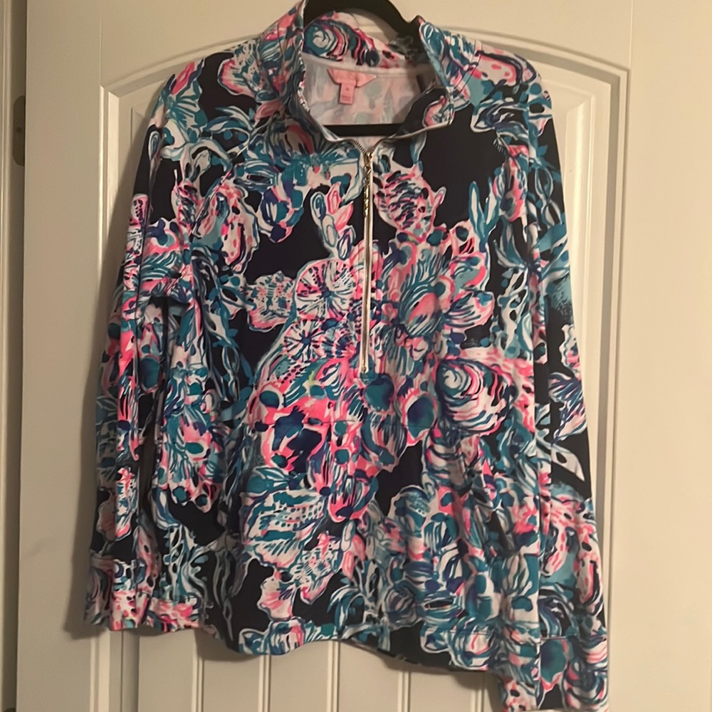 Lilly Pulitzer pullover size xl gently used